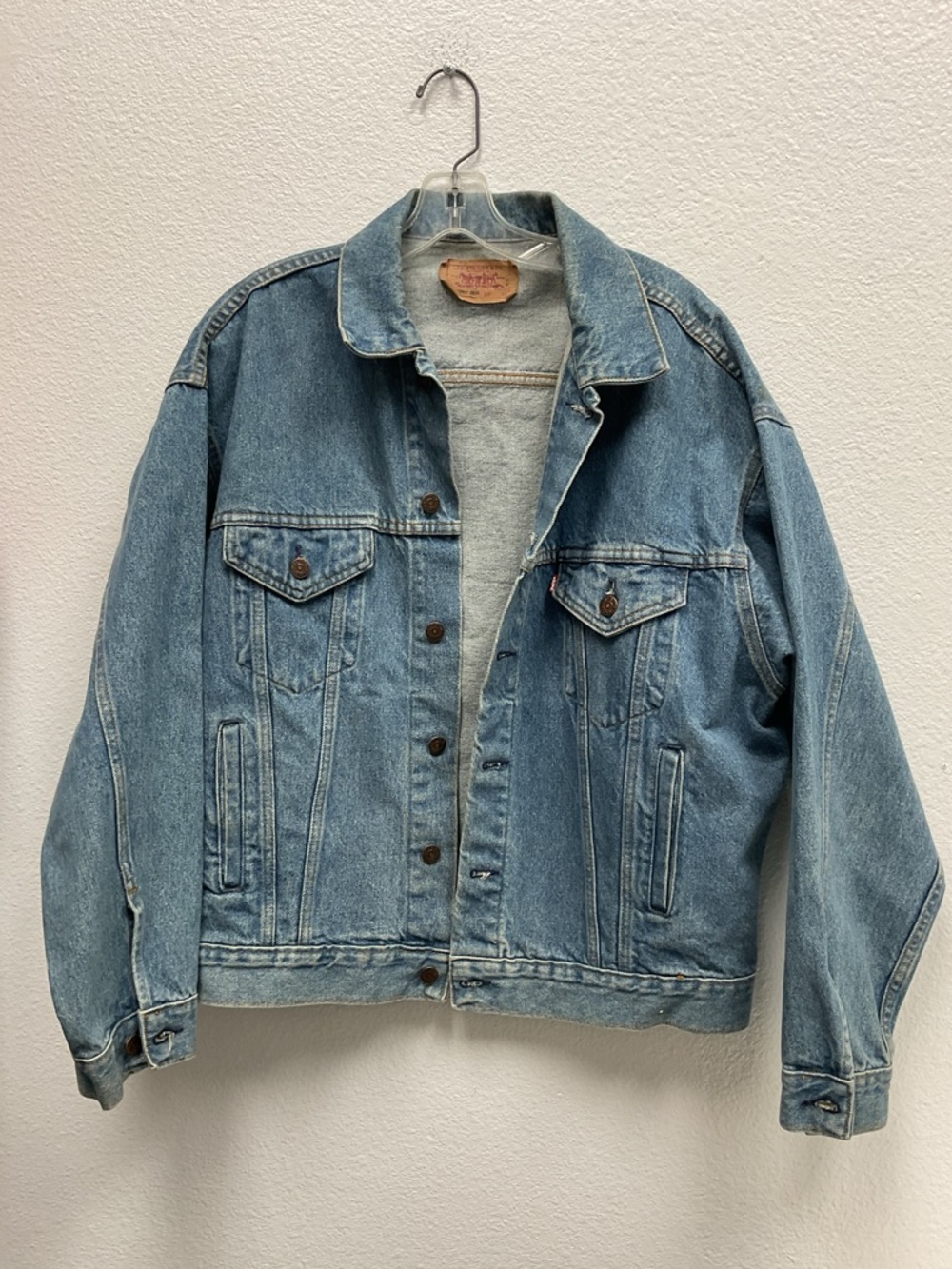 Vintage Levi’s Denim Trucker Jacket USA Made Size L Distressed 70507 Light Wash